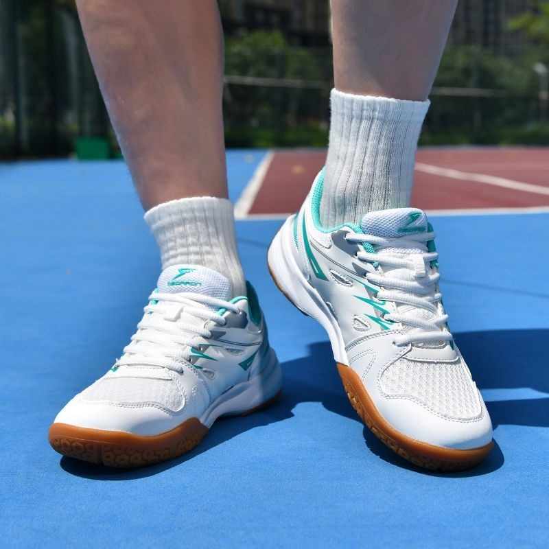 定番ブランドの卓球シューズ、メッシュ素材で通気性のある屋内コ - Table Tennis Shoes のレビューと価格