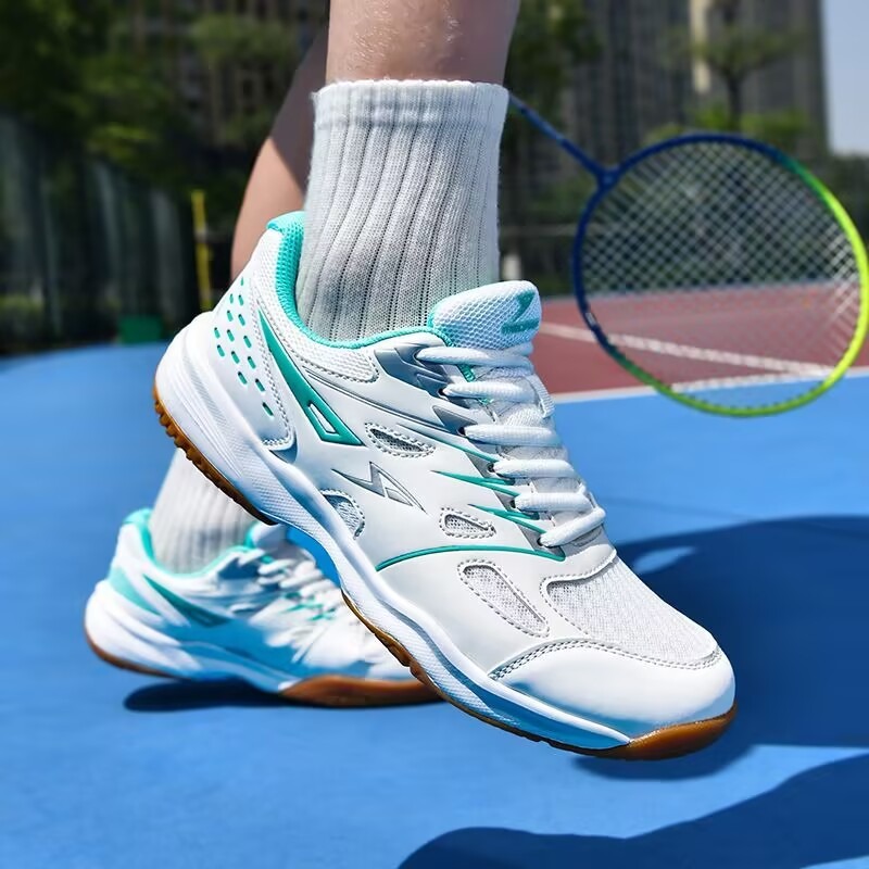 定番ブランドの卓球シューズ、メッシュ素材で通気性のある屋内コ - Table Tennis Shoes のレビューと価格
